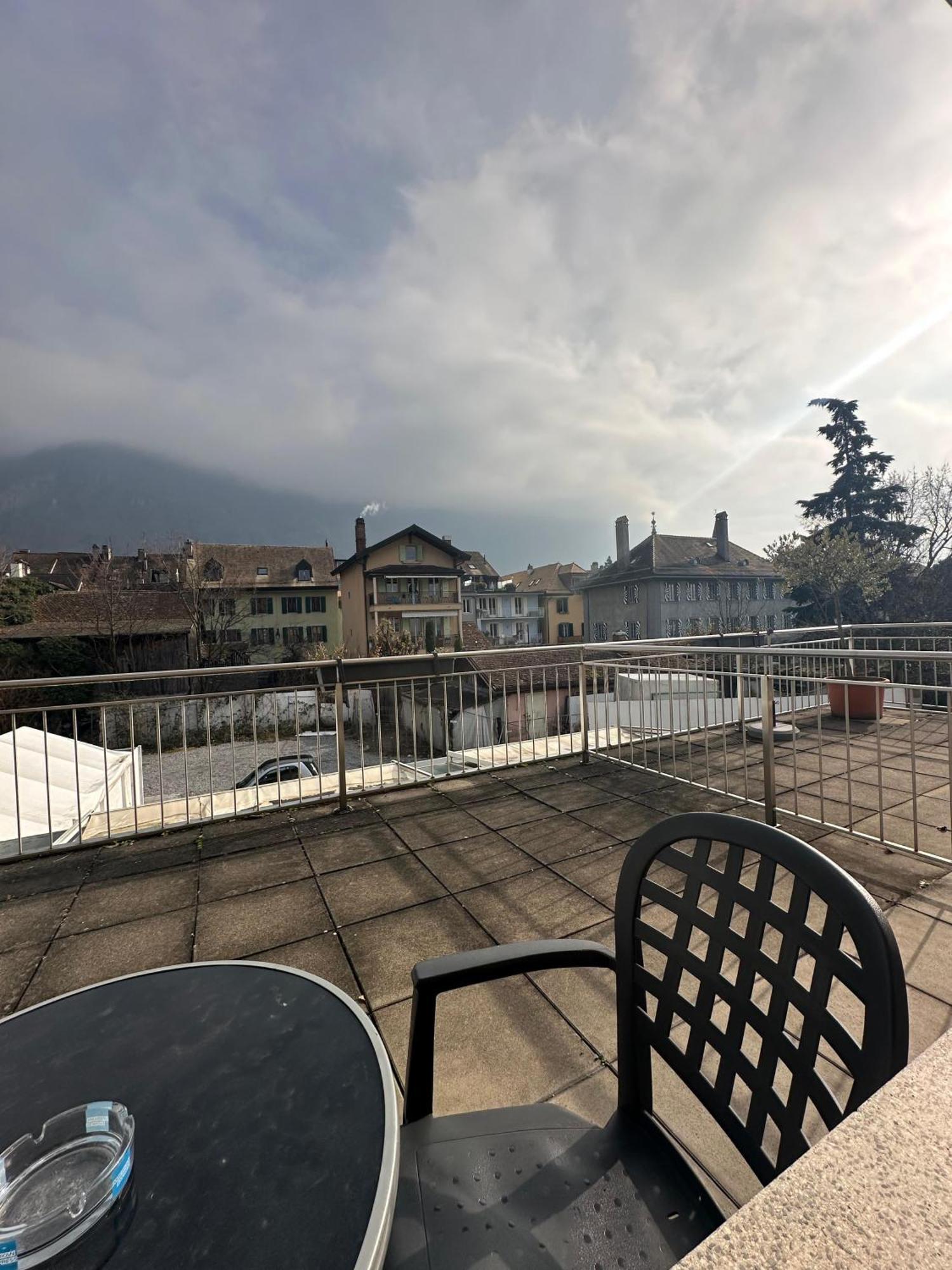 Hotel Du Quai Villeneuve Εξωτερικό φωτογραφία