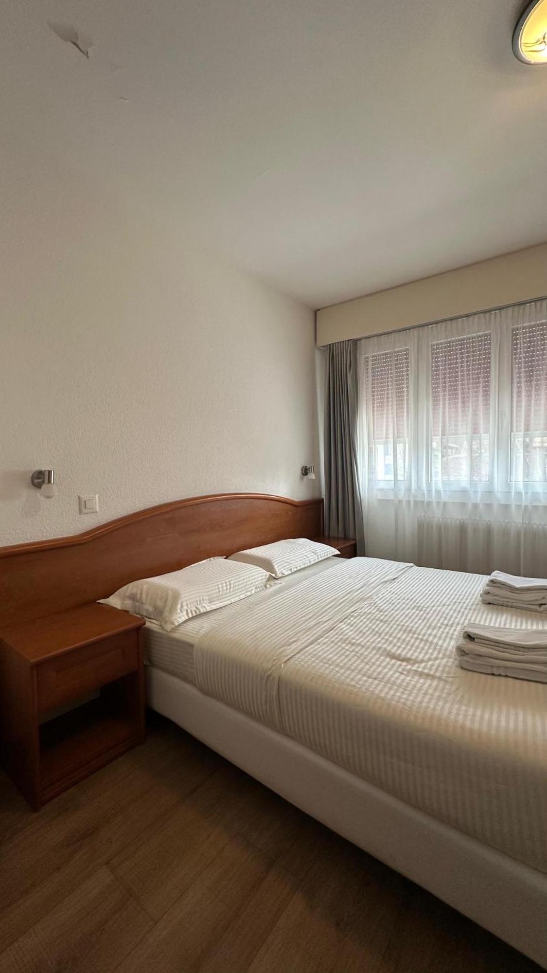 Hotel Du Quai Villeneuve Εξωτερικό φωτογραφία