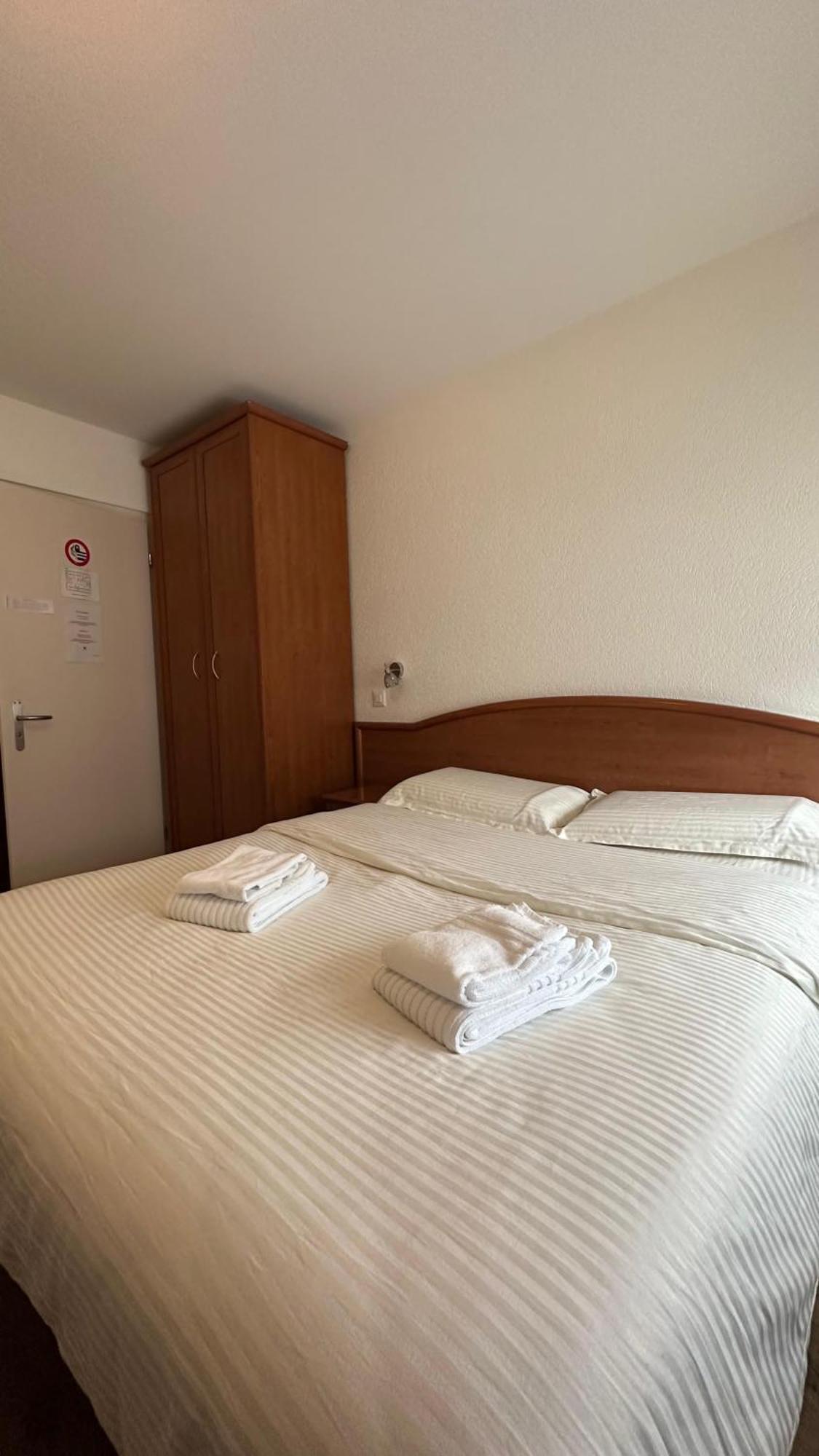 Hotel Du Quai Villeneuve Εξωτερικό φωτογραφία